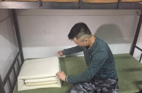 对话CBA最火“擦地哥”：3年做义工，家人说我脑子进水了