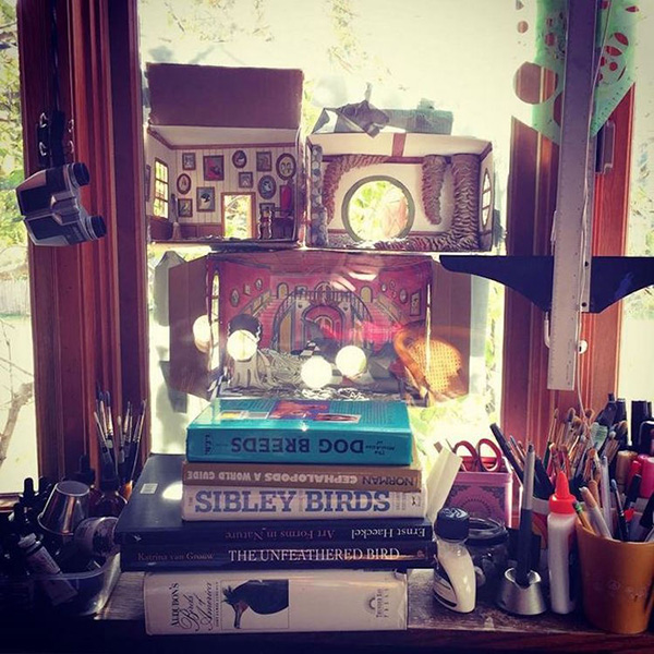 插画家手工制作“五星级鸟舍”，开辟“人不如鸟”系列