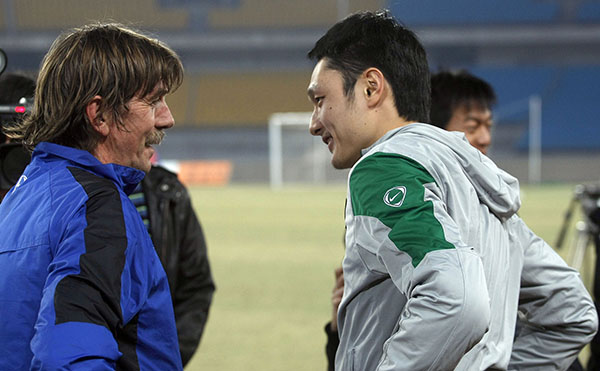 这名外教15年培养多名国门，患白血病他向中国发来求助信