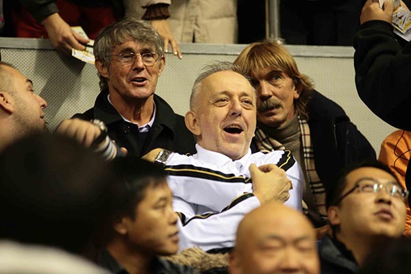 这名外教15年培养多名国门，患白血病他向中国发来求助信