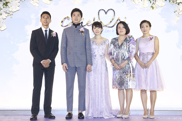 图集|撒狗粮：福原爱台北大婚，秦凯、何姿大秀“520B”