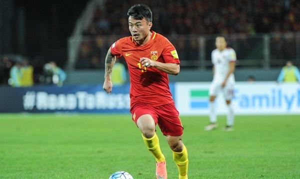 国足名单成闹剧：足协习惯性妥协，里皮的心血又白花了？