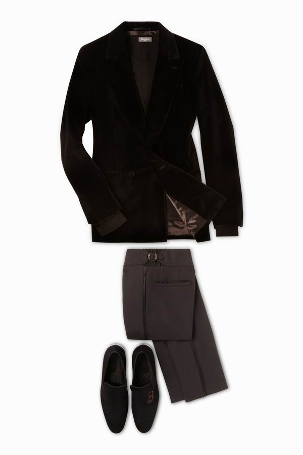 需要盛装出席的年会，男人穿件天鹅绒就搞定了