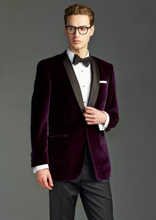 需要盛装出席的年会，男人穿件天鹅绒就搞定了