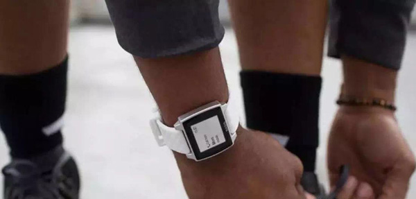 国外跑步装备智能到如此地步，我们怎么能还天天“裸跑”