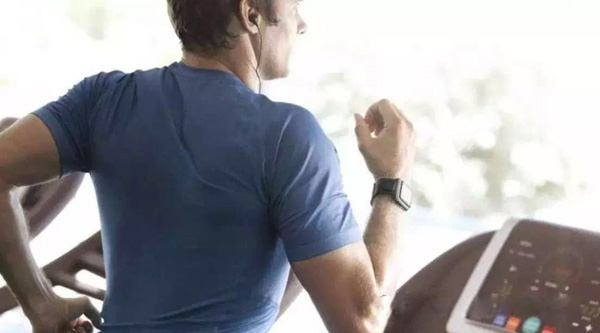 国外跑步装备智能到如此地步，我们怎么能还天天“裸跑”