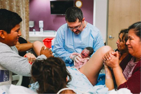 爱、痛苦与力量的瞬间，这些被见证的震撼生娃照