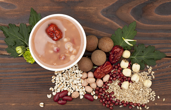 关于腊八粥，它还有一个名称，叫“七宝五味粥”