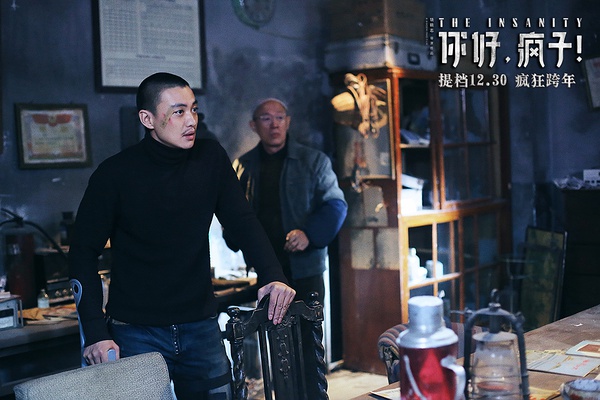 作为话剧改编电影，《你好，疯子！》更像是录像版本