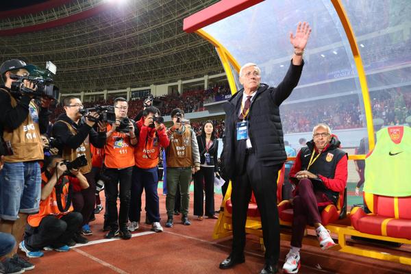 里皮抵达南宁警车开道，国足上次集训他曾拒政府宴请