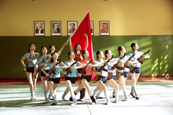 冯小刚新片《芳华》拒绝整容脸，严歌苓编剧黄轩主演