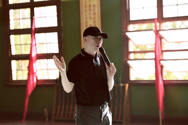 冯小刚新片《芳华》拒绝整容脸，严歌苓编剧黄轩主演