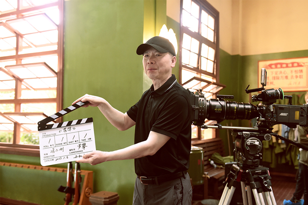 冯小刚新片《芳华》拒绝整容脸，严歌苓编剧黄轩主演