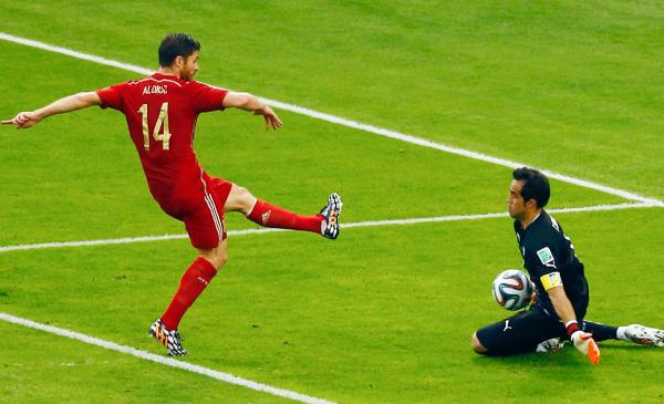 从巴萨“墙叔”沦为英超段子王，布拉沃是被瓜迪奥拉毁了？