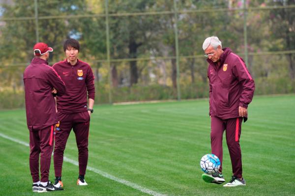 资深球迷都蒙圈了！看看这张国足全家福，你认识多少人？