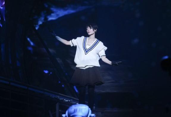 走调与破音：王菲被请下了神坛？