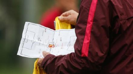 “最嫩”国足0比2输冰岛，王健林：中国杯不敢请水平太高的