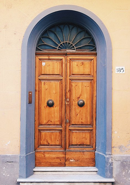 自拍已经过时，给“门”拍照成为了晒照界的新时尚