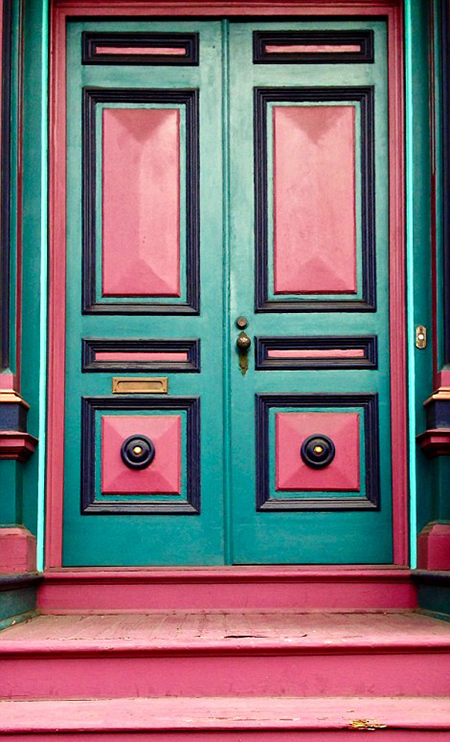 自拍已经过时，给“门”拍照成为了晒照界的新时尚