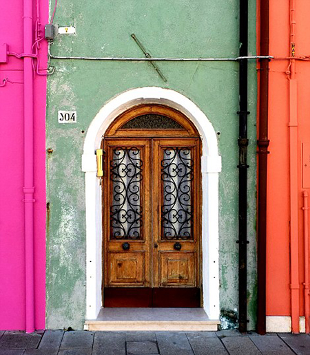 自拍已经过时，给“门”拍照成为了晒照界的新时尚