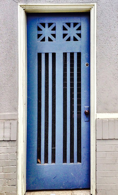 自拍已经过时，给“门”拍照成为了晒照界的新时尚