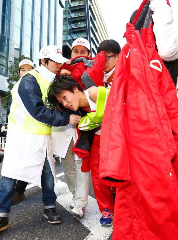 这项日本跑赛收视率比春晚还高，选手记者甚至带尿片上场
