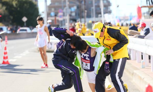 这项日本跑赛收视率比春晚还高，选手记者甚至带尿片上场