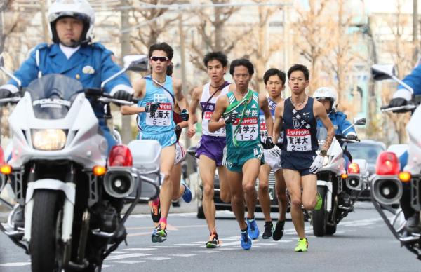 这项日本跑赛收视率比春晚还高，选手记者甚至带尿片上场