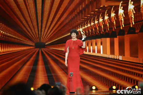 体坛风云人物颁奖女排最大赢家，马龙朱婷分获男女最佳