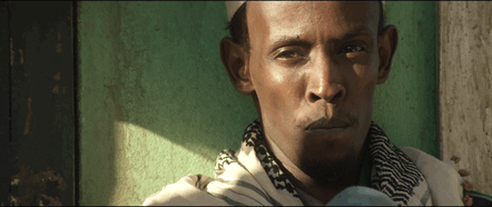 这不是一部轻松的电影，你会比主人公还着急