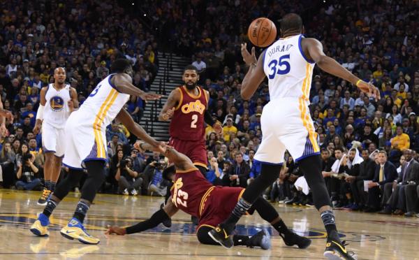 勇士终于找到骑士命门？胜负手在杜兰特和帕楚利亚的绝妙挡切