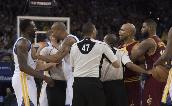 勇士终于找到骑士命门？胜负手在杜兰特和帕楚利亚的绝妙挡切