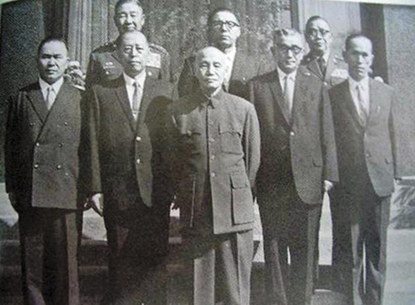 英国档案中的“白团”：蒋介石整饬军队的绝密安排