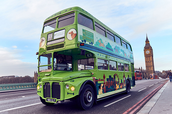 趣看｜腐国人民闲得慌，全球首创汪星专享观光巴士