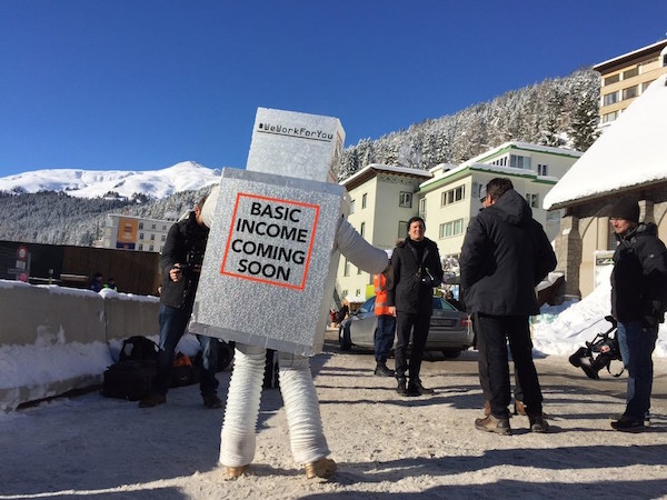 专访政治学家约翰?基恩：西方民主能否走出二战后最严峻危局