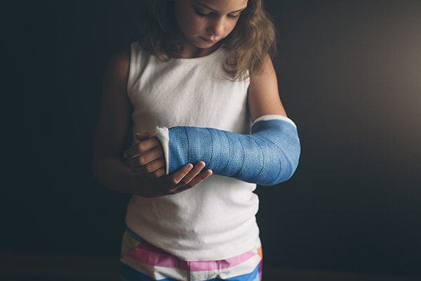 儿童骨折切勿套用成人疗法 骨骺受损可致生长障碍