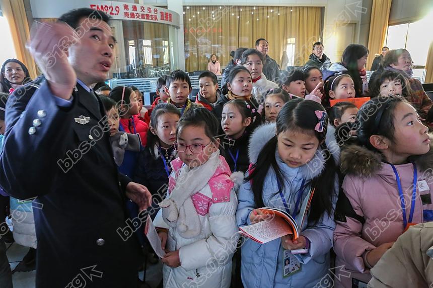小学生交通监控中心长知识  (2).jpg