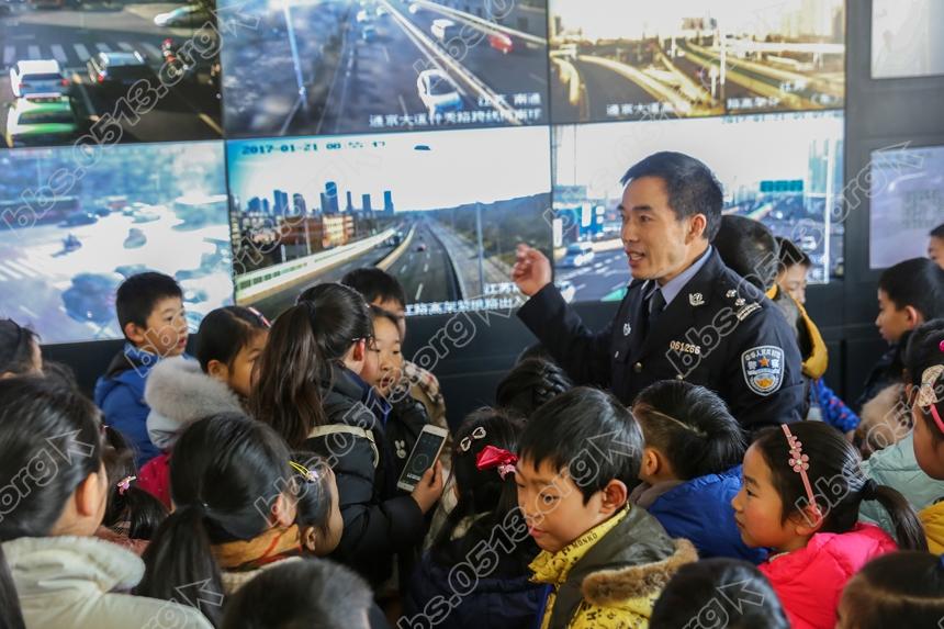 小学生交通监控中心长知识  (4).jpg