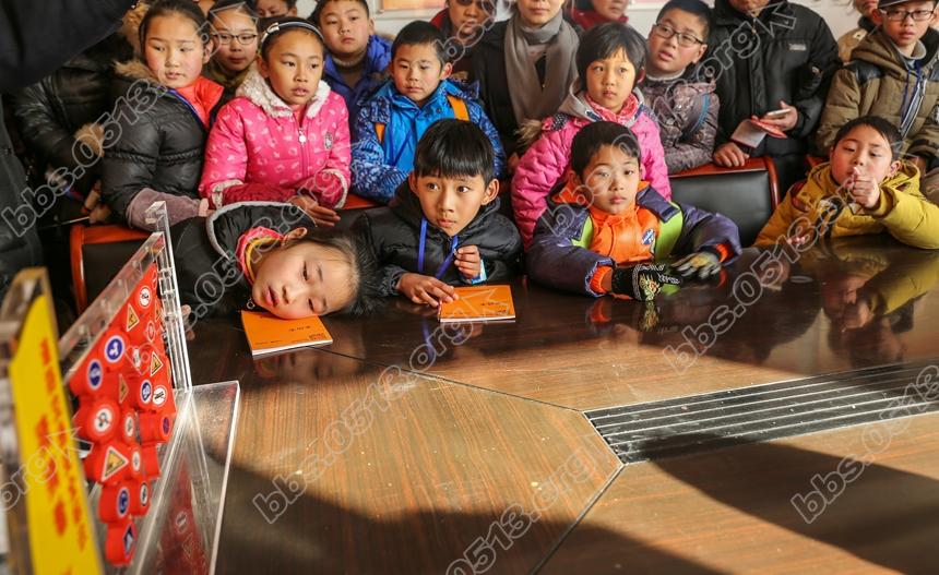 小学生交通监控中心长知识  (5).jpg