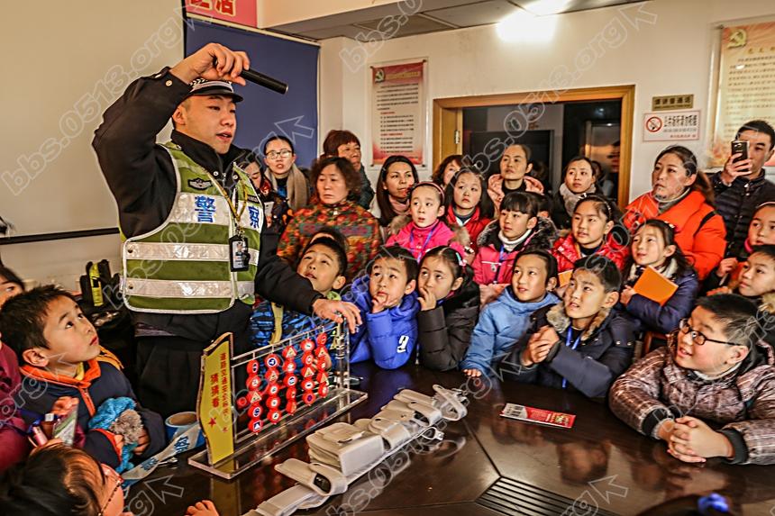 小学生交通监控中心长知识  (7).jpg