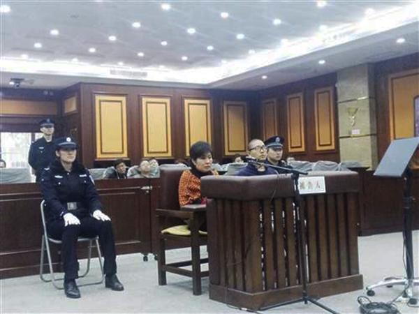 医院女会计伙同中间商，11年骗取公款近3000万元