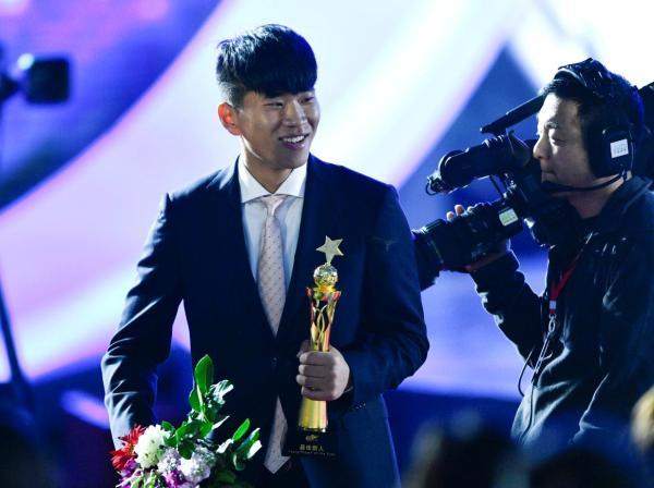 人民日报评中超新政：足协应采用更激进的年轻化措施