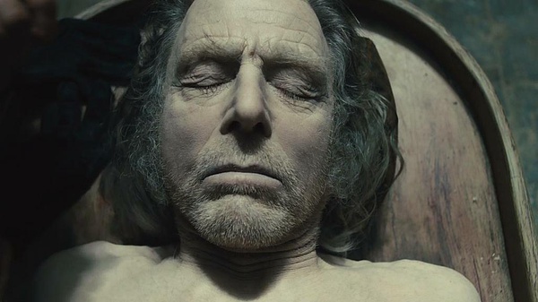 汤姆·哈迪和老爸写的历史剧《禁忌》，把孤胆英雄发挥到极致