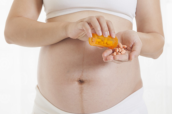 孕期生病了是忍着还是吃药缓解？孕妇不必“谈药色变”