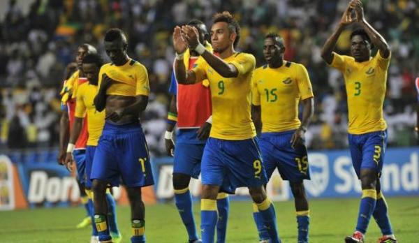 非洲杯东道主小组出局，卡马乔闹矛盾坑完国足坑加蓬