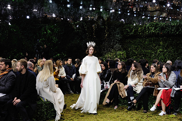 时装品牌符合什么标准才够格上巴黎高定时装周？