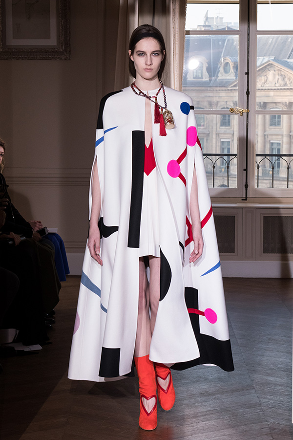 时装品牌符合什么标准才够格上巴黎高定时装周？