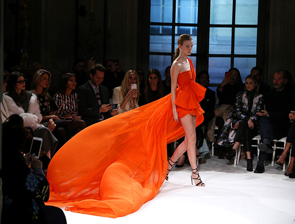 时装品牌符合什么标准才够格上巴黎高定时装周？