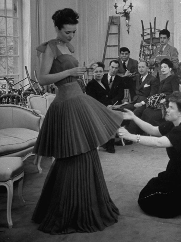 时装品牌符合什么标准才够格上巴黎高定时装周？