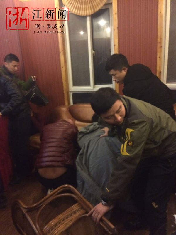 浙江湖州破获一起操纵炒现货网络诈骗团伙：后台修改K线图